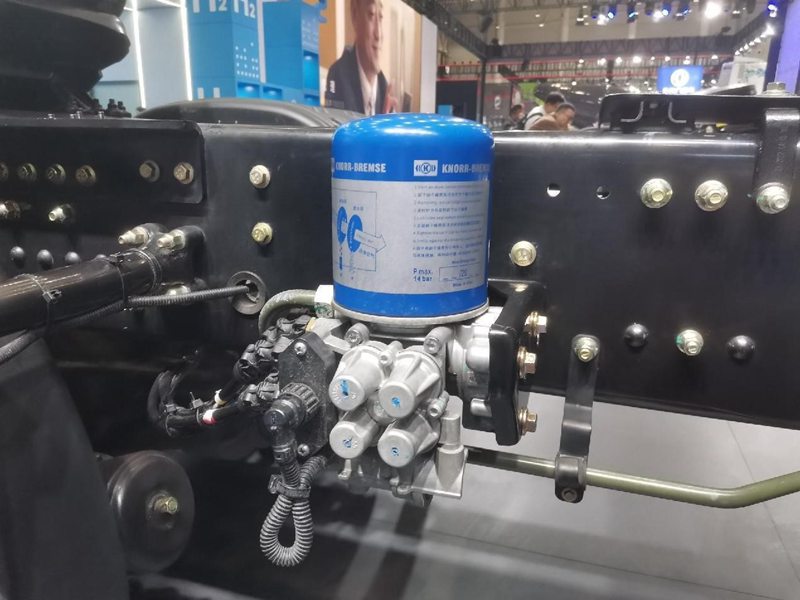 Dongfeng Commercial Vehicle Tianlong KL 6X4 pure electric battery swap tractor
