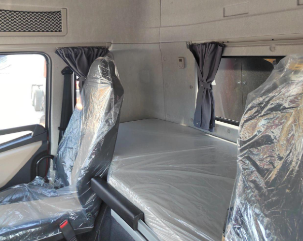 Dongfeng Commercial Vehicle Tianlong KL 6X4 pure electric battery swap tractor
