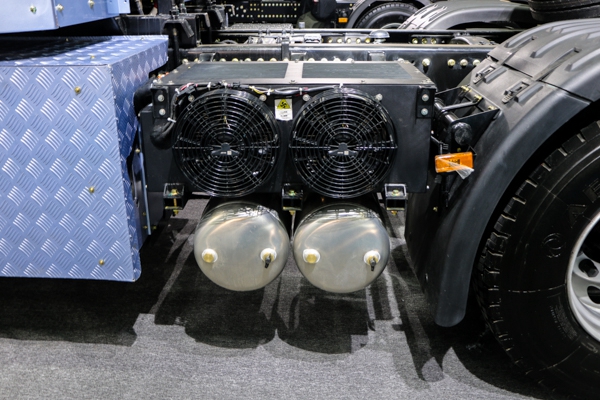 Dongfeng Commercial Vehicle Tianlong KL standard load version 6X4 pure electric battery swap tractor