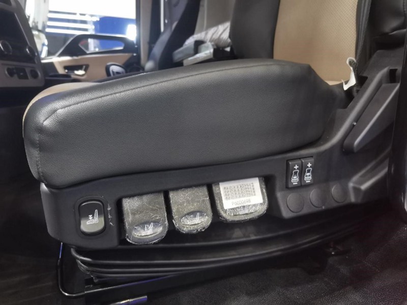 Dongfeng Commercial Vehicle Tianlong KL 6X4 pure electric battery swap tractor