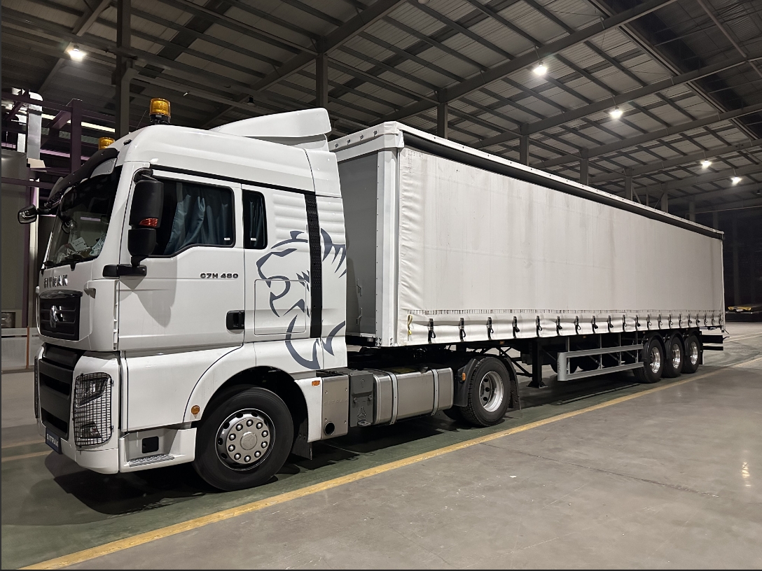 Side curtain box semitrailers manufactured by our factory