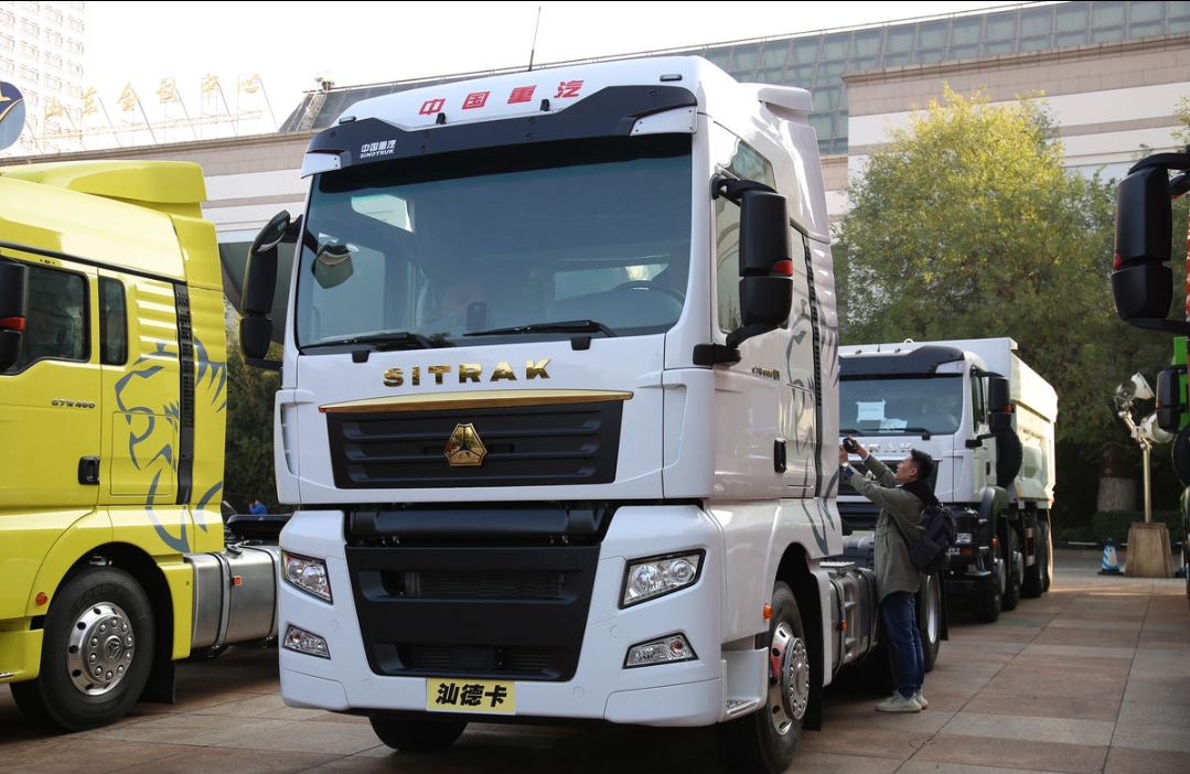 The rear-wheel drive configuration of SINOTRUK Shandeka SITRAK C7H tractor