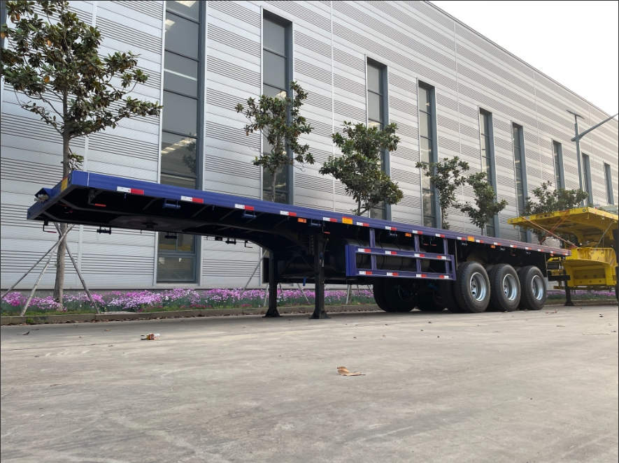 The three-axle flatbed semi-trailer shipped to Nigeria