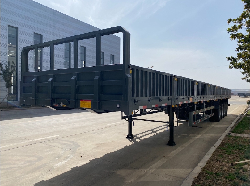 The telescopic side board truck ordered by the Mongolian customer is used for timber transportation