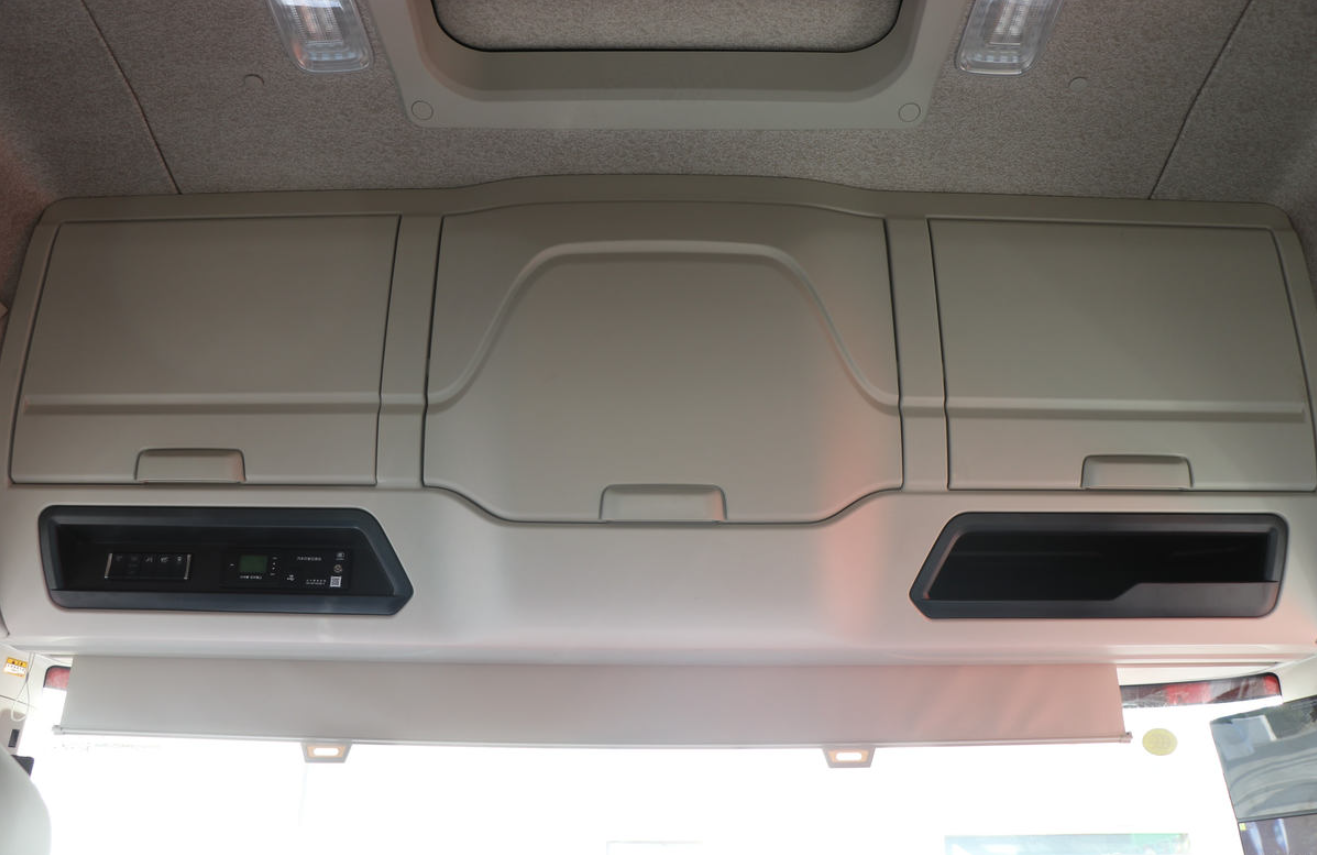 J6V Elite Edition Four Seasons 13.2L CNG 530 Horsepower 6X4 One-Second Gear First Automobile Jiefang High-Top Tractor