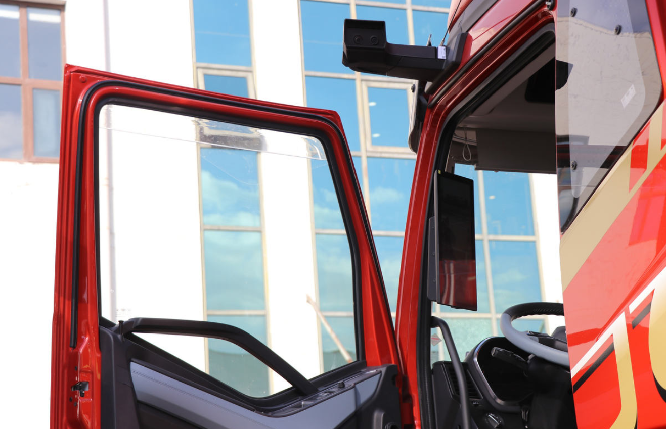 J6V Elite Edition Four Seasons 13.2L CNG 530 Horsepower 6X4 One-Second Gear First Automobile Jiefang High-Top Tractor