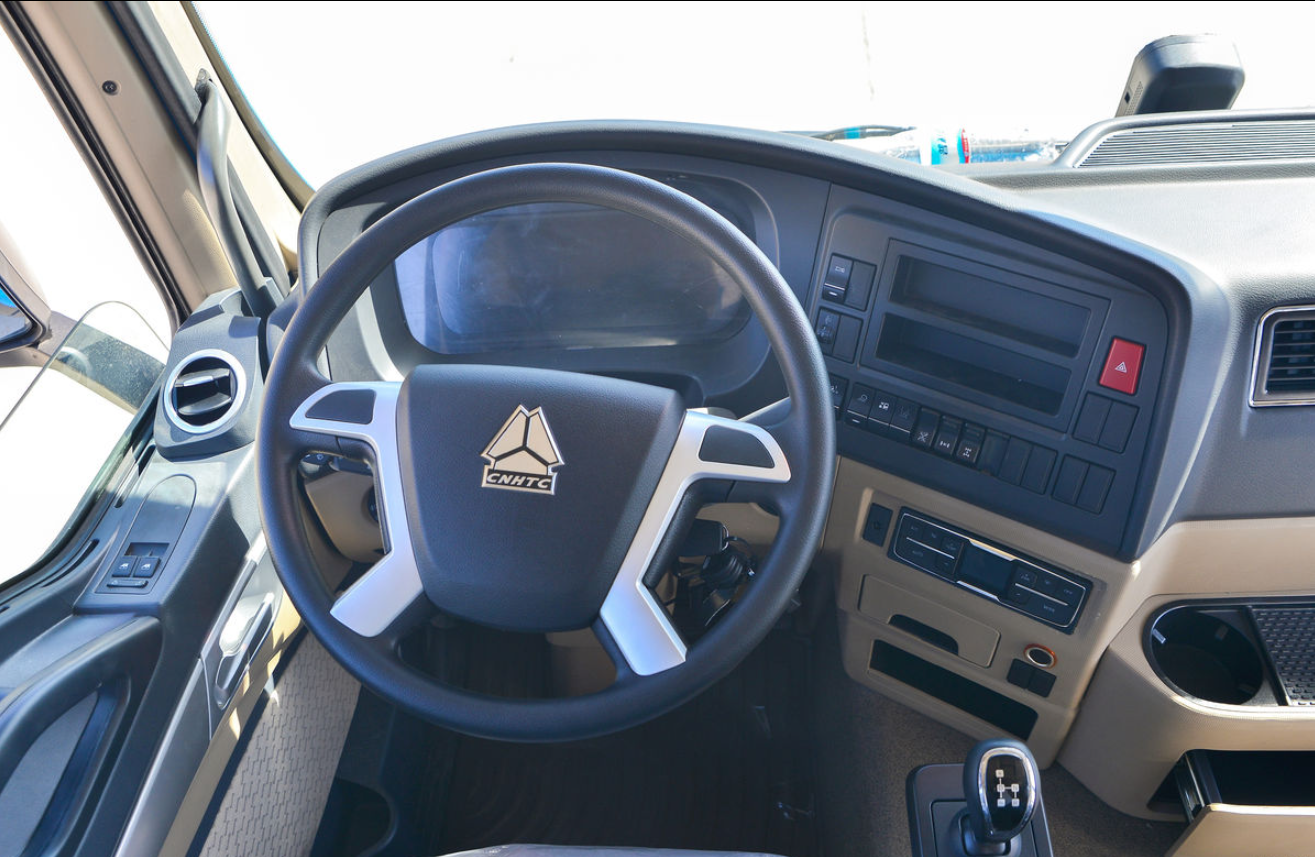 China Heavy-Duty HOWO TX EV truck with a standard load version 25T 6X4 pure electric tractor 600kWh