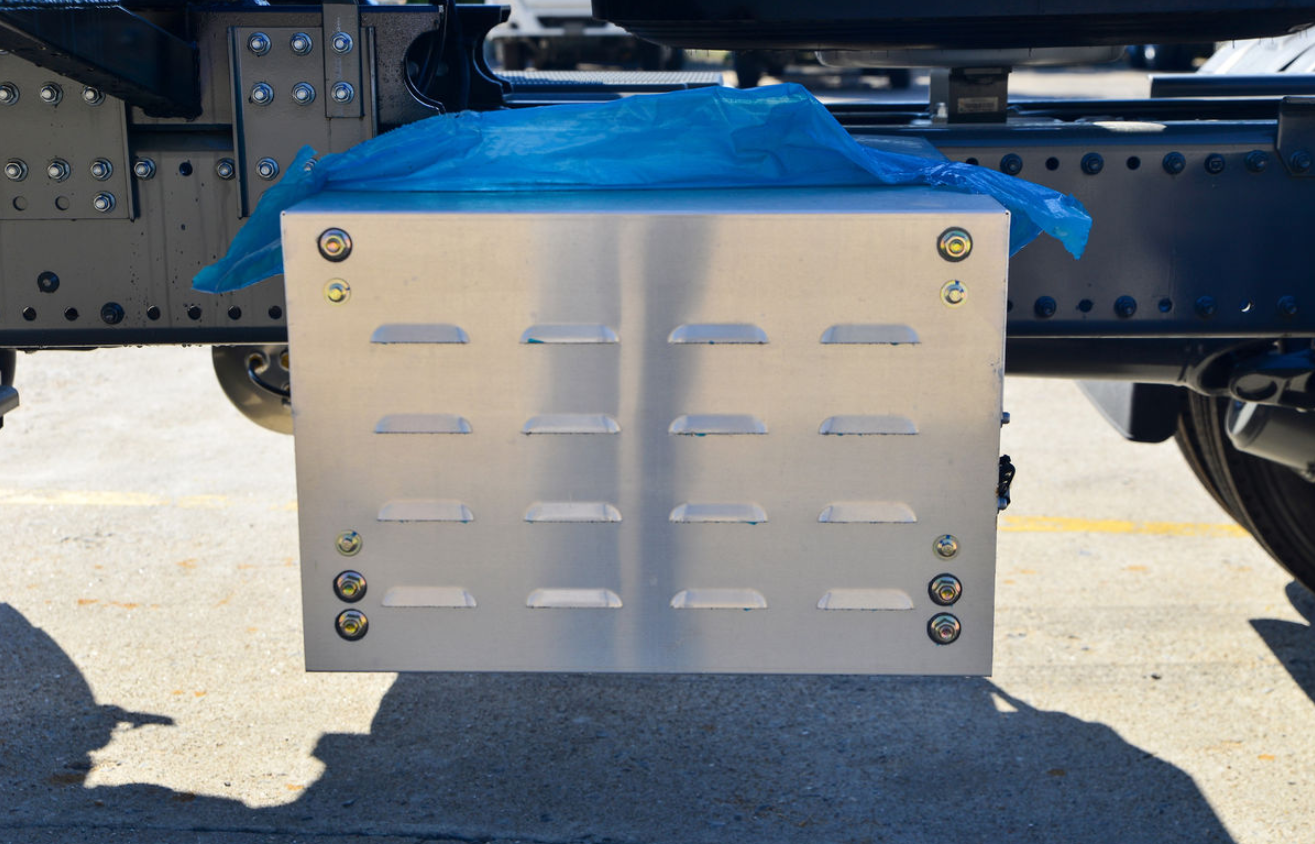 China Heavy-Duty HOWO TX EV truck with a standard load version 25T 6X4 pure electric tractor 600kWh