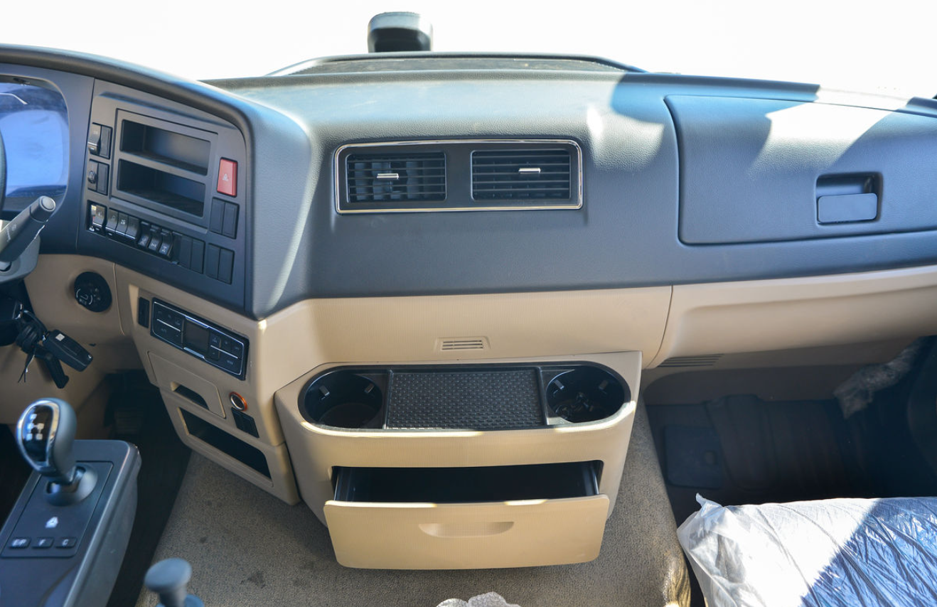 China Heavy-Duty HOWO TX EV truck with a standard load version 25T 6X4 pure electric tractor 600kWh