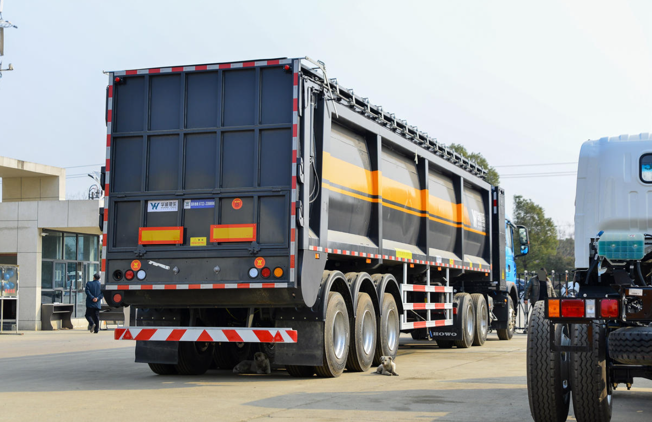 China Heavy Automobile HOWO TX EV Heavy Truck Standard Transport 25T 6X4 Pure Electric Tractor 600kWh