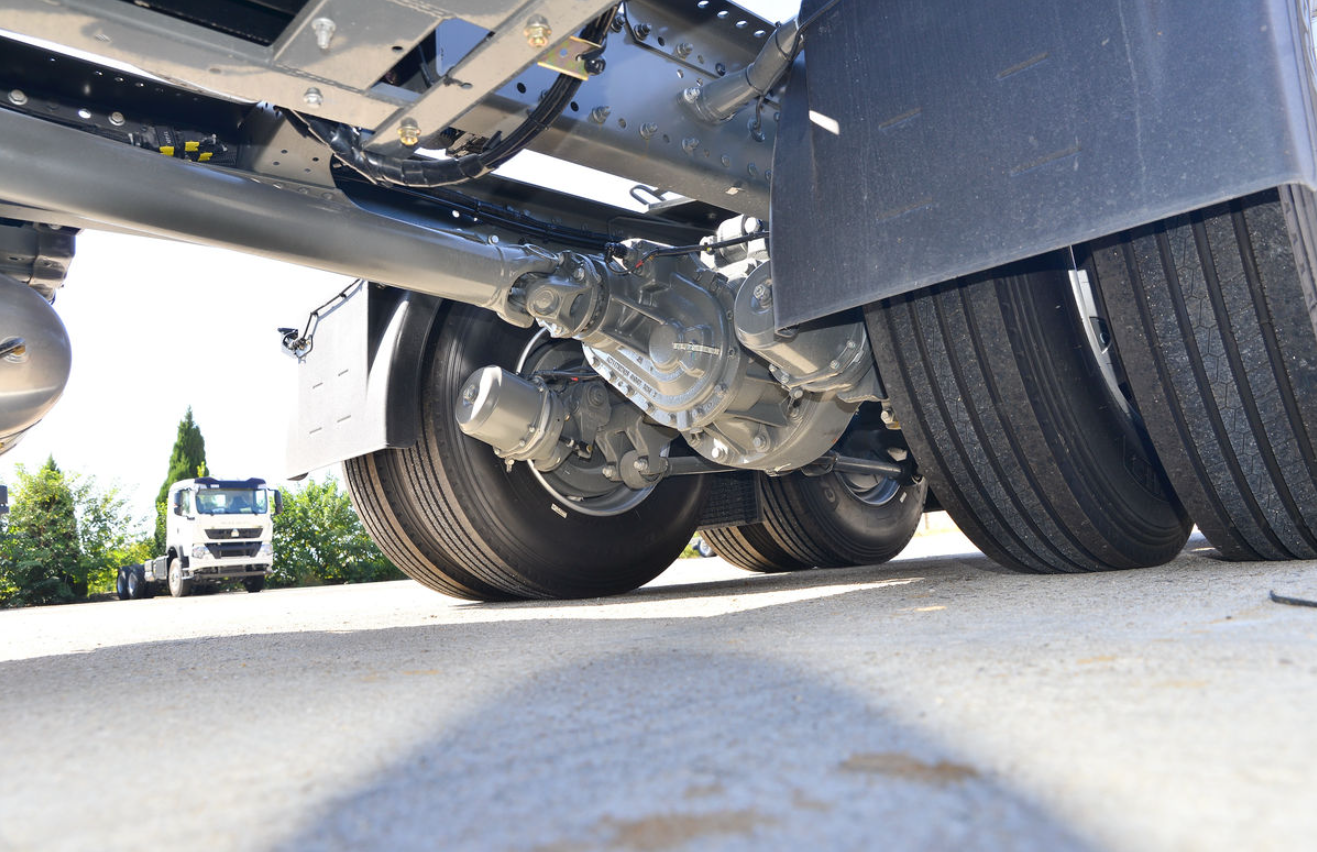 China Heavy-Duty HOWO TX EV truck with a standard load version 25T 6X4 pure electric tractor 600kWh